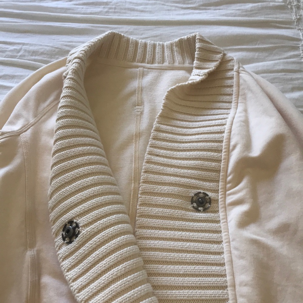 Lululemon jacket! - Picture 2 of 6